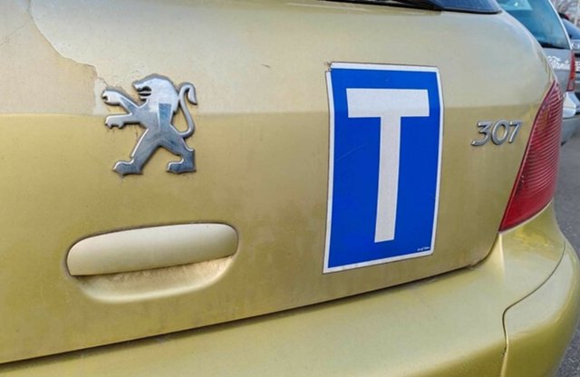 Megéri kezdő sofőrként a "T" matrica? Íme a tapasztalatok!