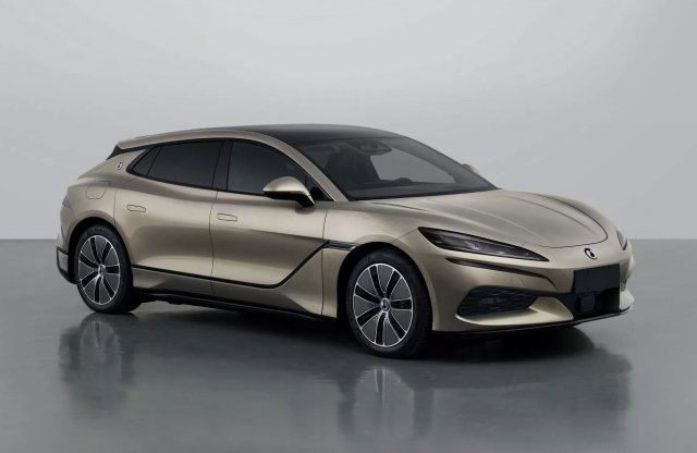 Luxusbálnát fejlesztett Kínában a Mercedes és a BYD