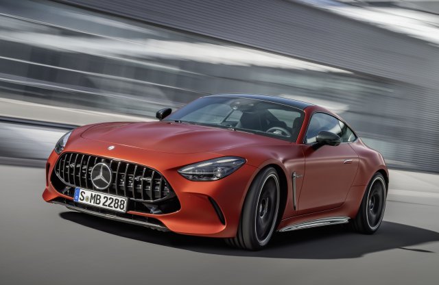 Ez a Mercedes 2,8 másodperc alatt futja a 0-100 km/órát