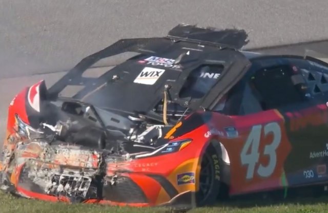 Tetőn ért célba a Chevy! Csak egy szokásos NASCAR befutó