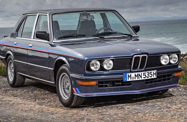 "Anyakönyvi kivonatot" kínál autóihoz a BMW