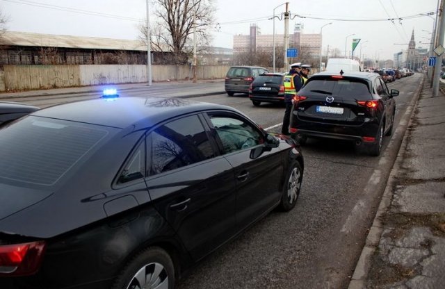 Csak úgy röpködtek a buszsáv-bírságok!
