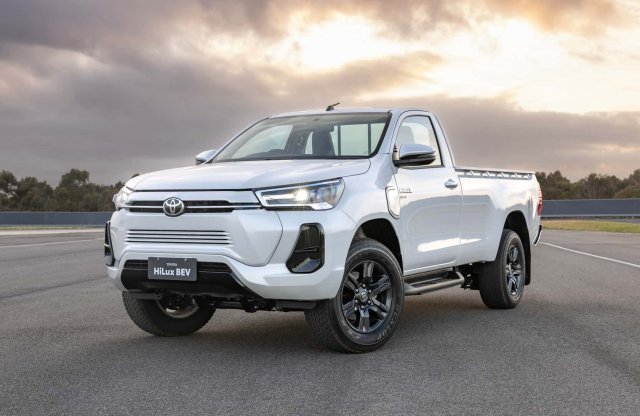 Megint villamosít a Toyota, itt a zéró emissziós Hilux