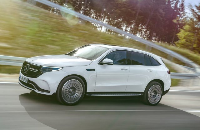 A Mercedes csöndben megszüntette az EQC-t, szedán lehet az utód
