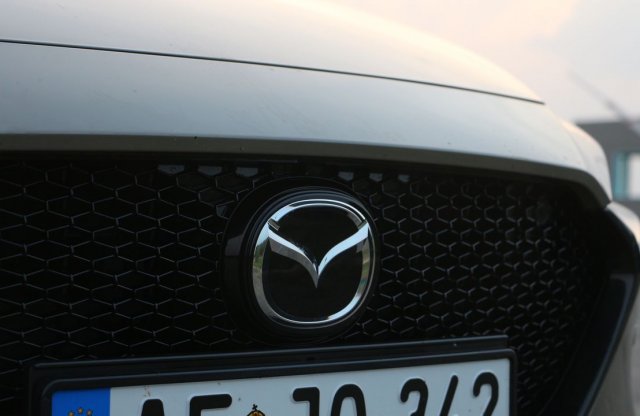 Új emblémát villantott a Mazda