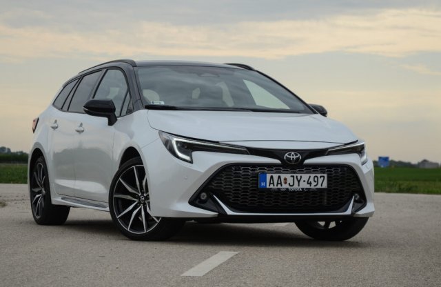 Ismét élen a Toyota a hazai újautó-piacon