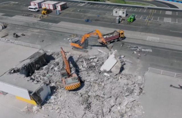 Munkagépektől hangos a Hungaroring, már szinte eltűnt a főépület