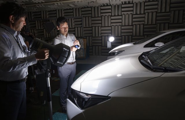 Speciális fényezéssel küzdene a Nissan a kánikula ellen