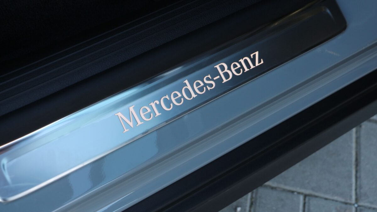 MERCEDES-BENZ EQE SUV