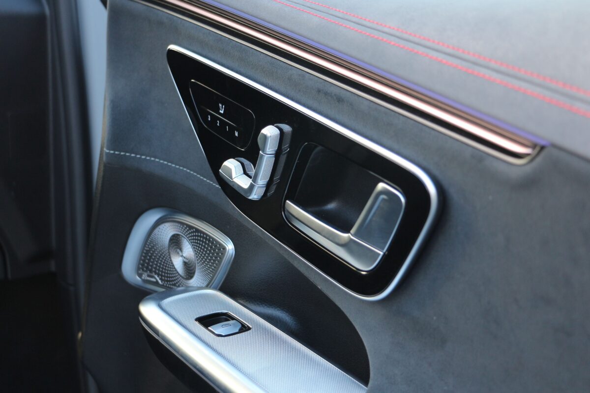 MERCEDES-BENZ EQE SUV