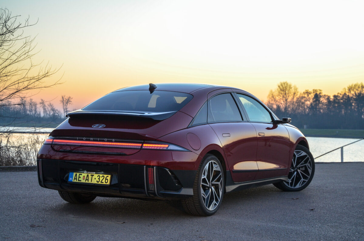 HYUNDAI IONIQ 6