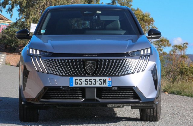 Viszik mint a cukrot az új Peugeot 3008-at