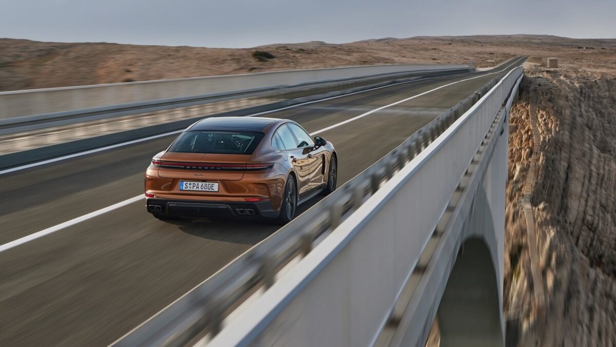 PORSCHE