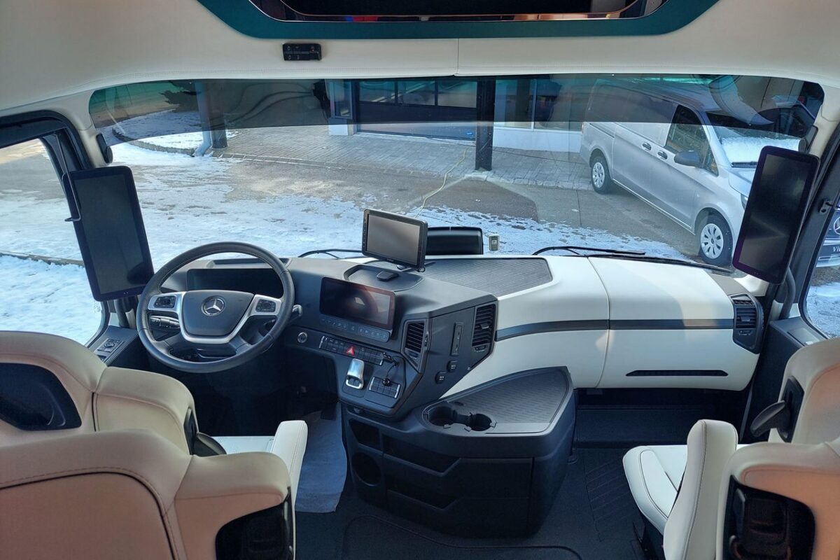 MERCEDES-BENZ