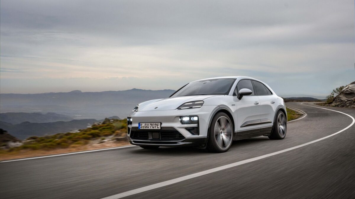PORSCHE MACAN