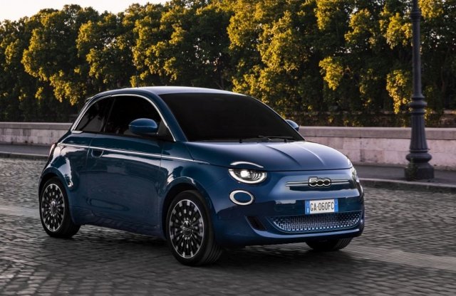 Nem fogy a villanyos Fiat 500, szüneteltetik a gyártását!