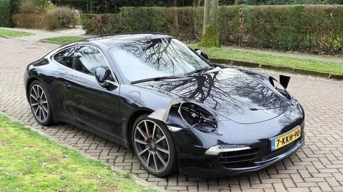 PORSCHE