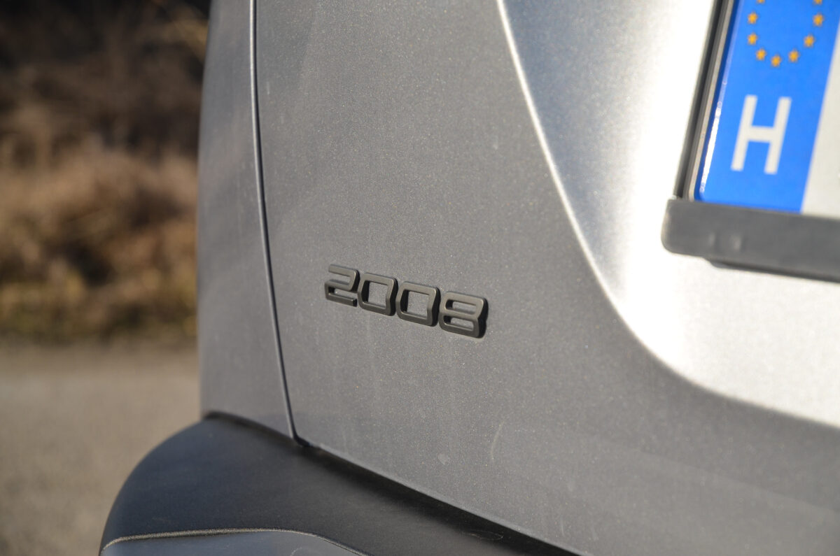 PEUGEOT 2008