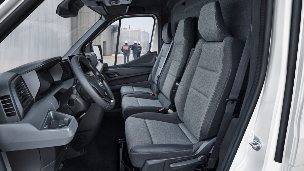 NISSAN INTERSTAR