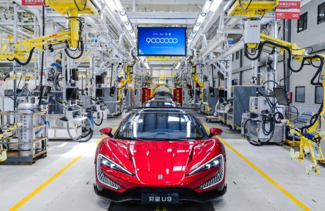 Ez a BYD 9 milliomodik autója!