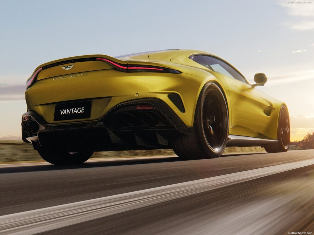 ASTON MARTIN VANTAGE