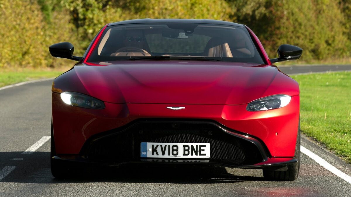 ASTON MARTIN VANTAGE