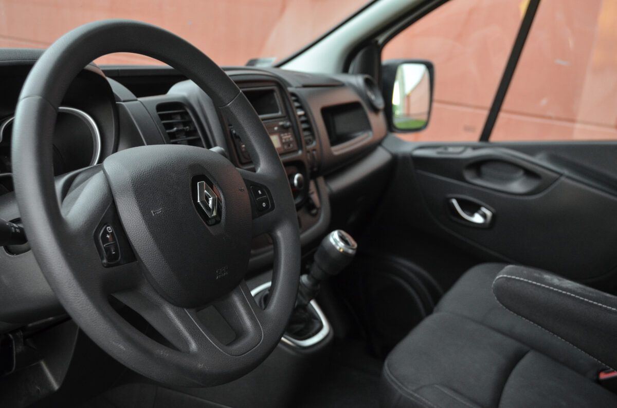 RENAULT TRAFIC