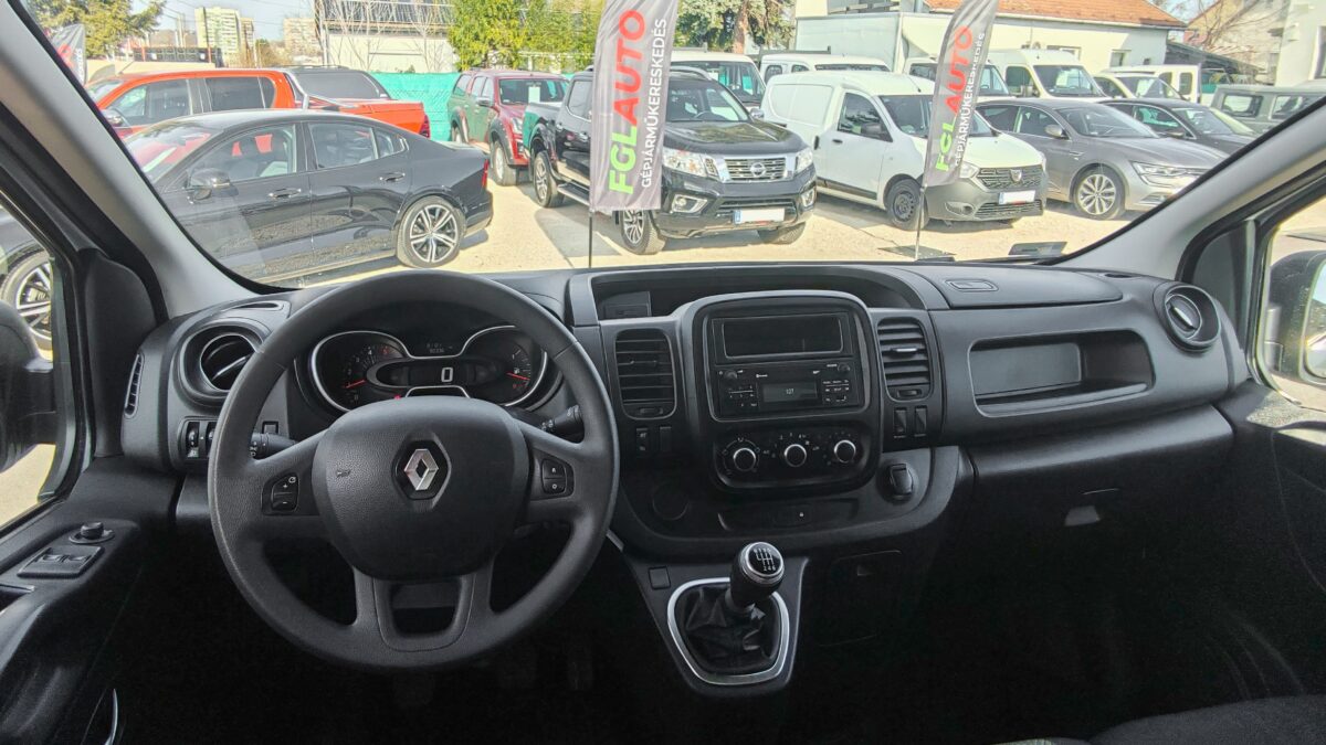 RENAULT TRAFIC