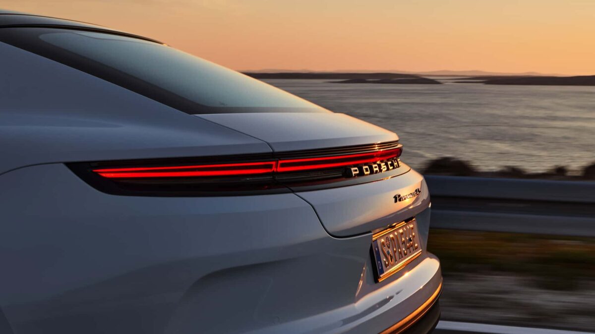 PORSCHE PANAMERA