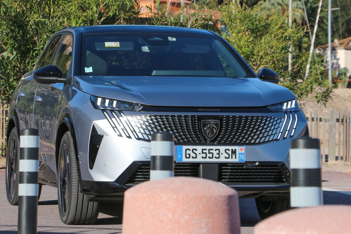 PEUGEOT 3008