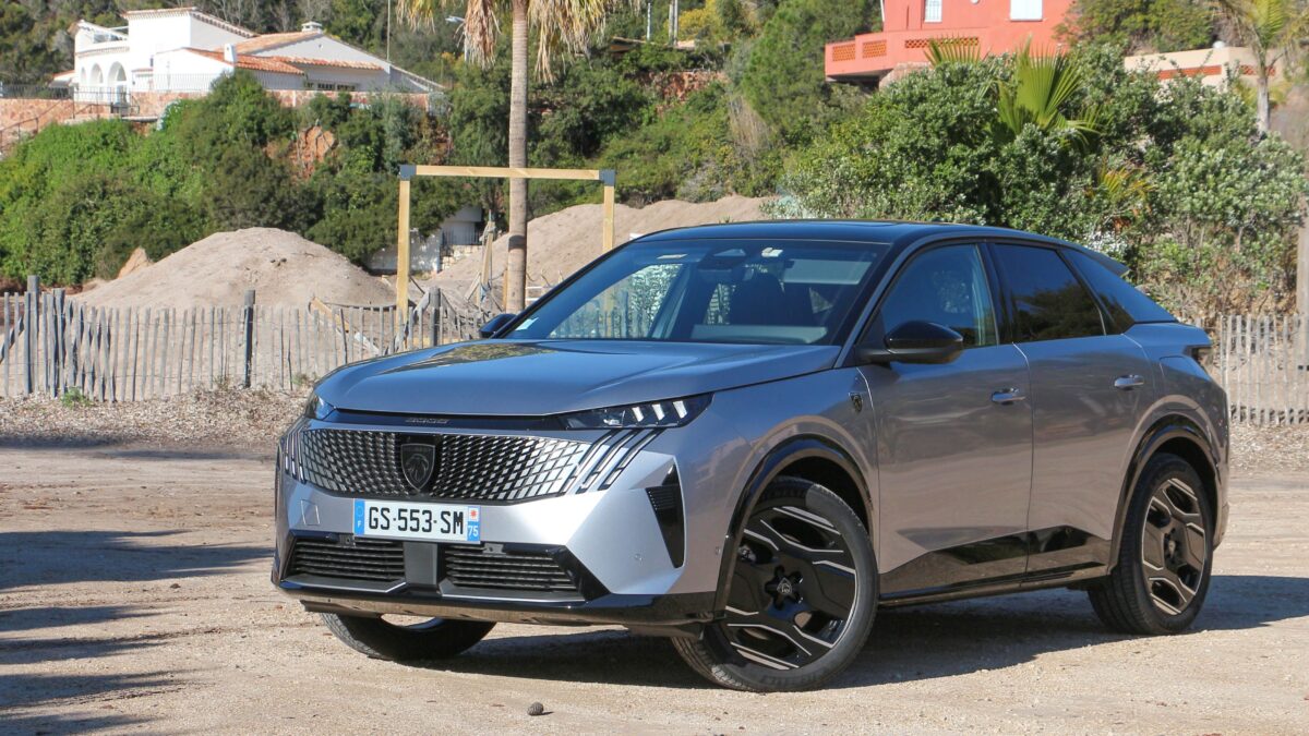 PEUGEOT 3008