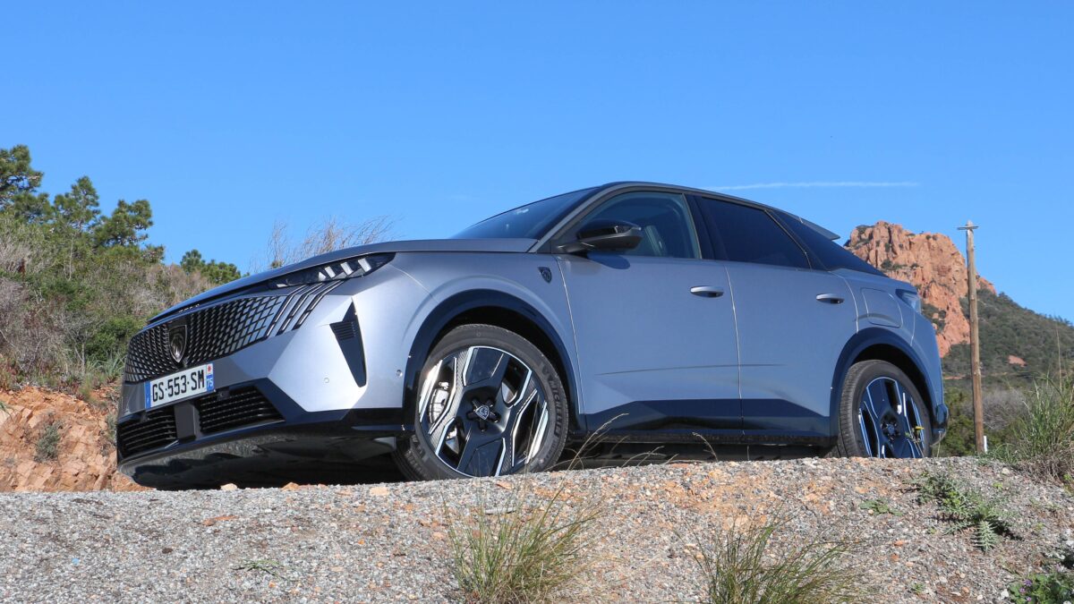 PEUGEOT 3008