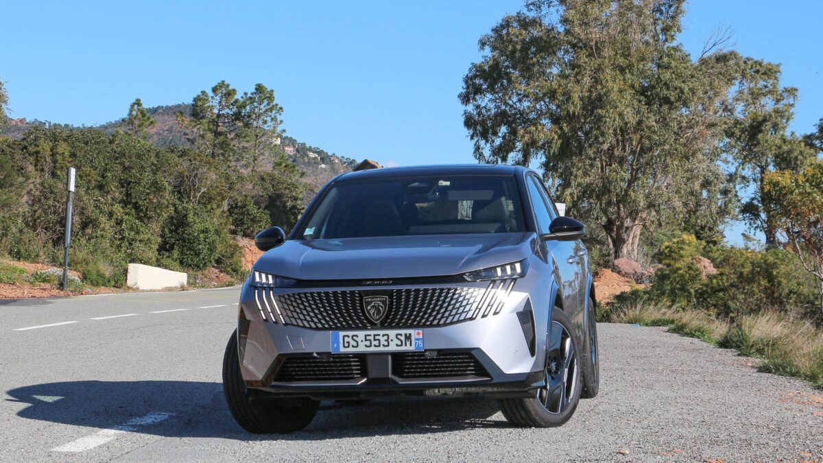 PEUGEOT 3008