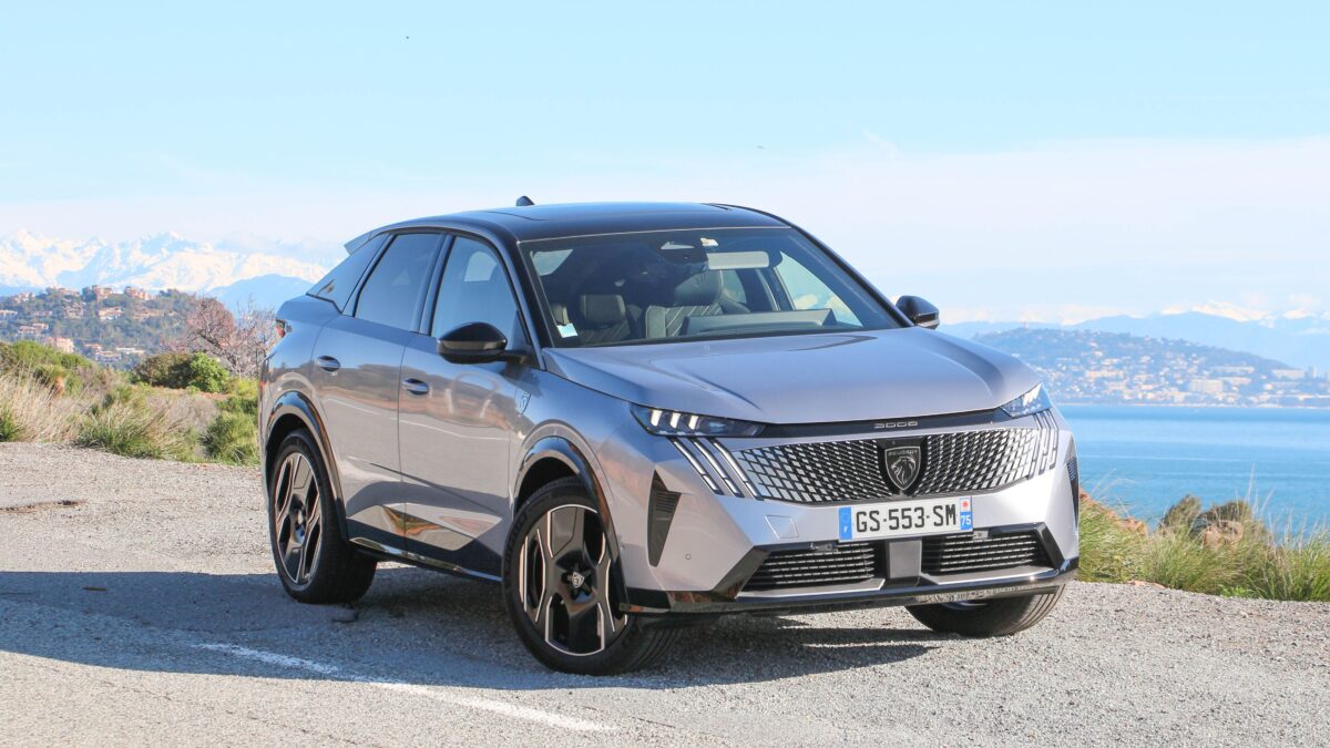 PEUGEOT 3008