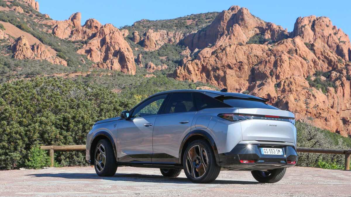 PEUGEOT 3008