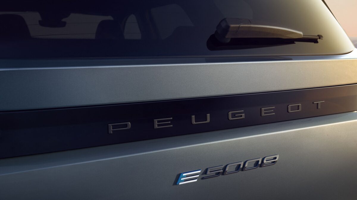 PEUGEOT 5008