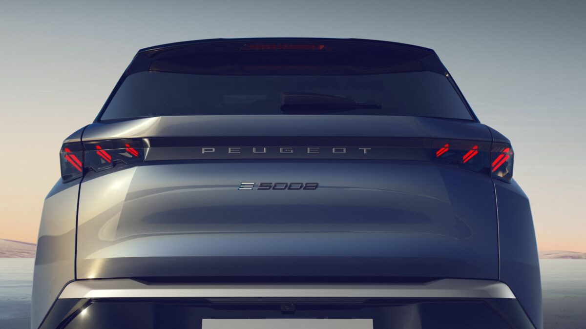 PEUGEOT 5008