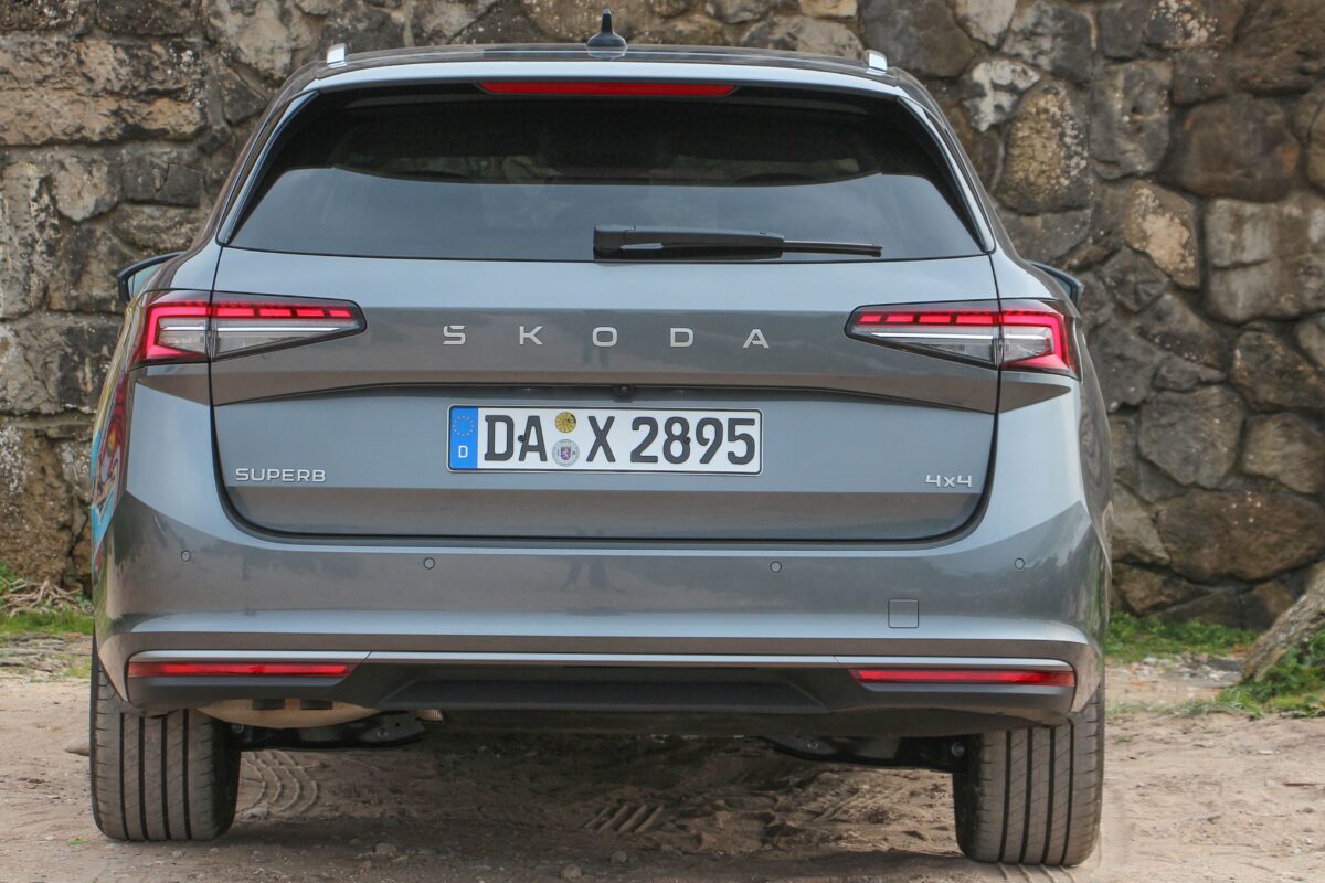 SKODA SUPERB