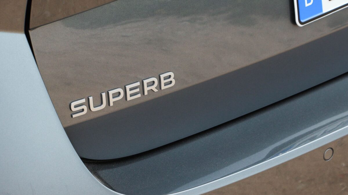 SKODA SUPERB