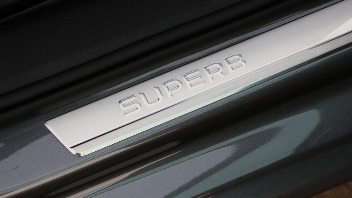 SKODA SUPERB