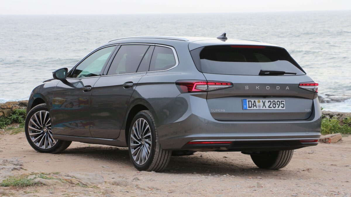 SKODA SUPERB