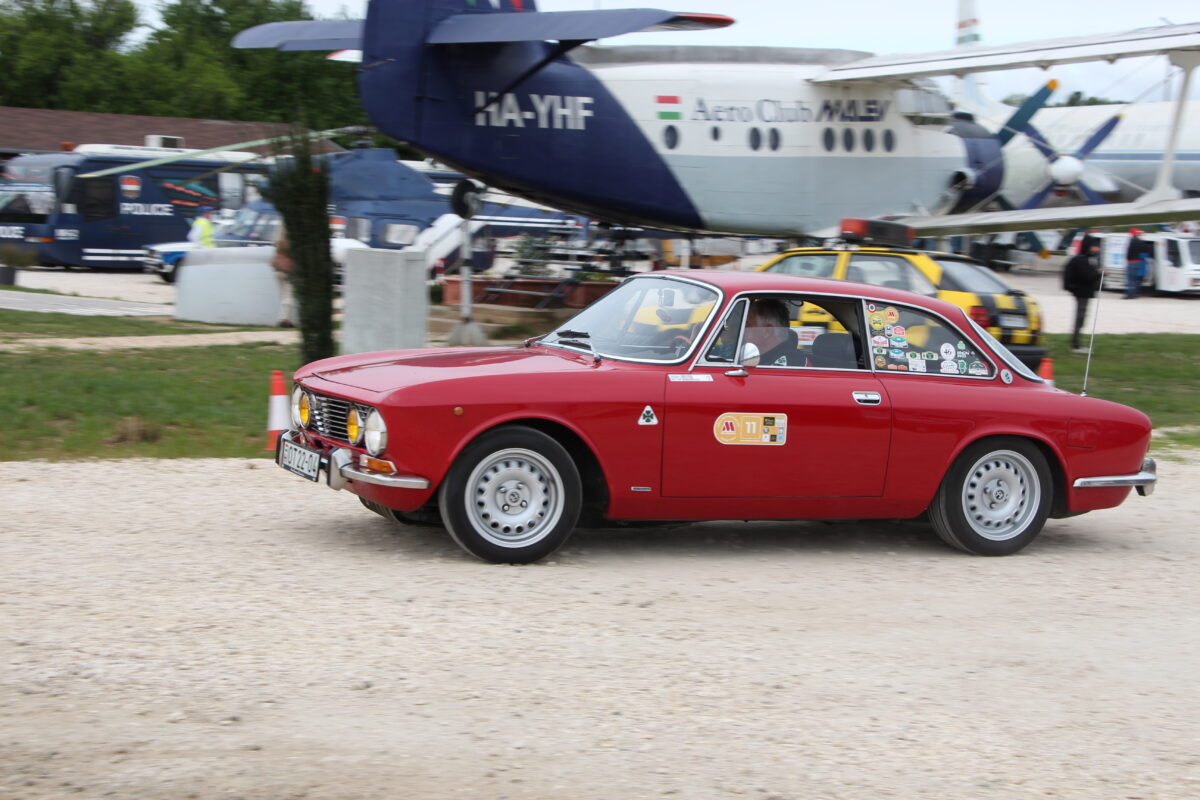 FERRARI 365