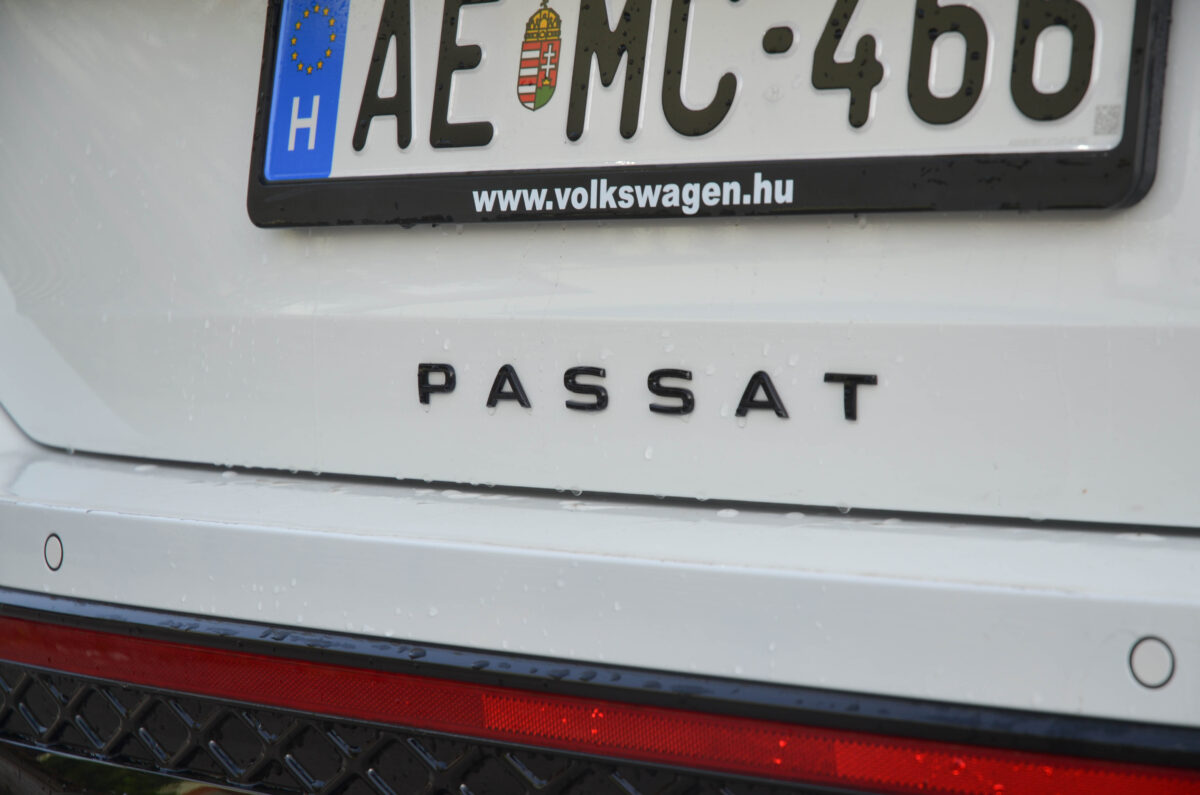 VOLKSWAGEN PASSAT