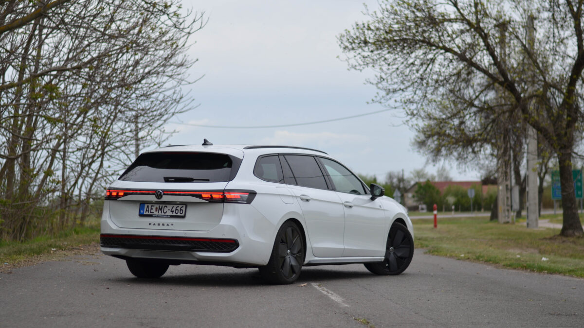 VOLKSWAGEN PASSAT