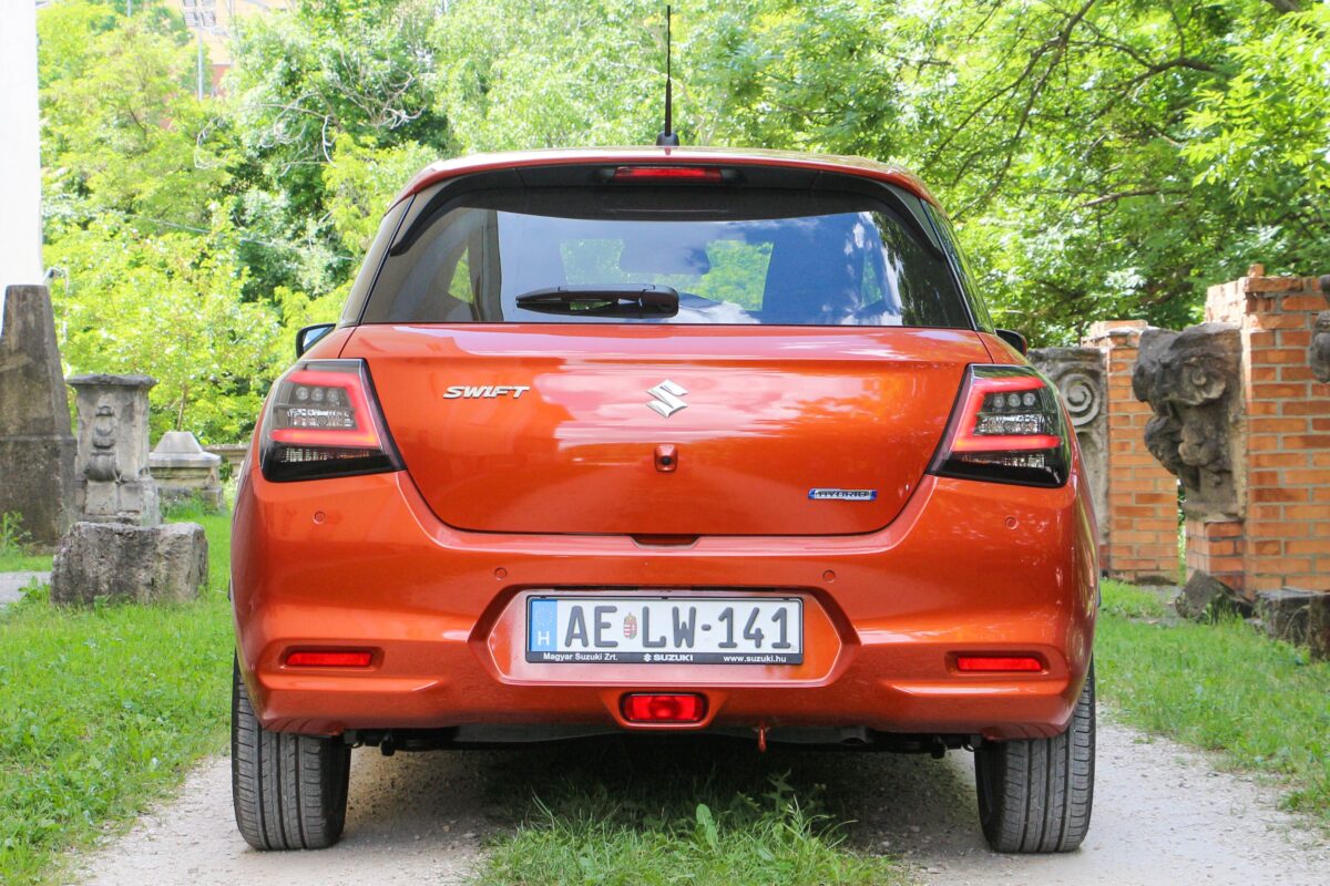 SUZUKI SWIFT