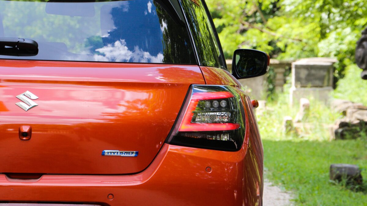 SUZUKI SWIFT