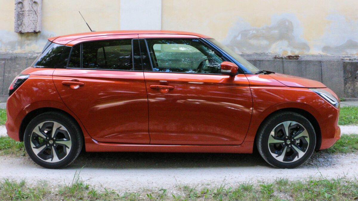 SUZUKI SWIFT