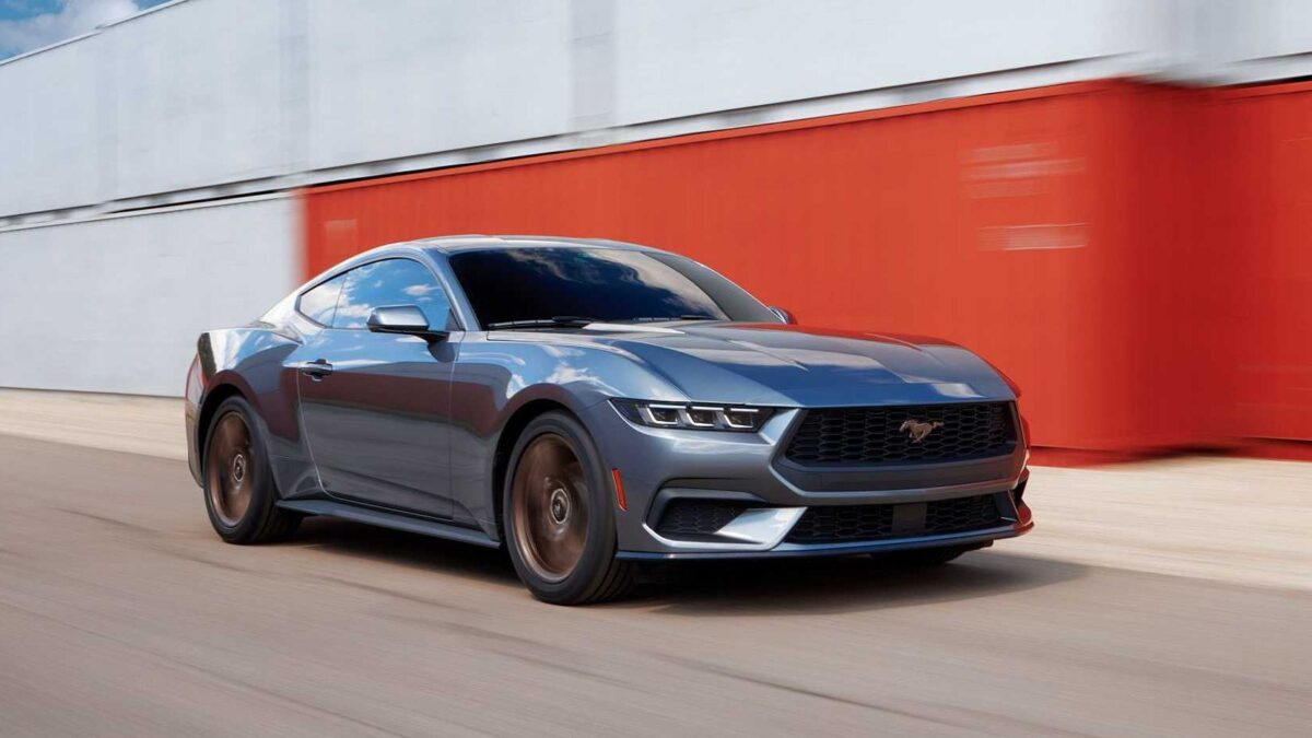 FORD MUSTANG