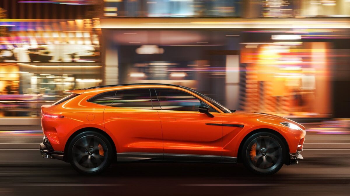 ASTON MARTIN DBX