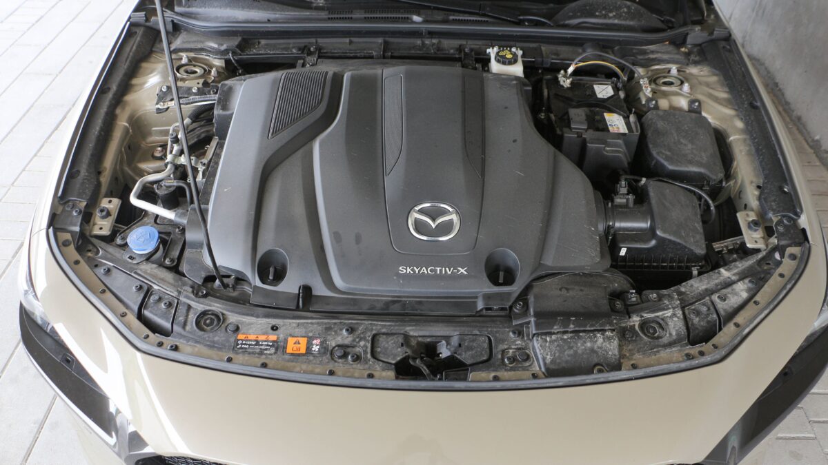 MAZDA 3